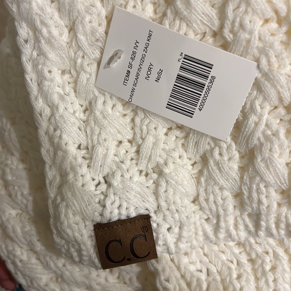 C.C Ivory Zag Knit Scarf - Picture 2 of 2